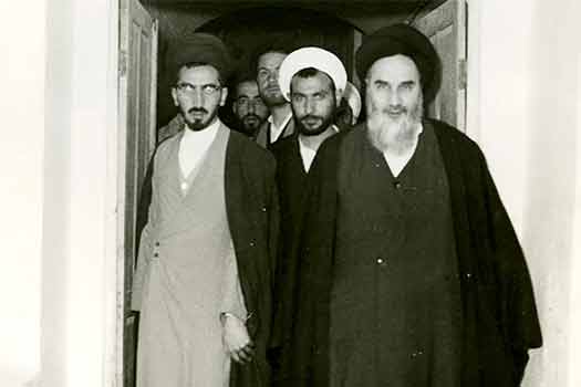 همگام با امام در مبارزات و همراه با نظام جمهوری اسلامی